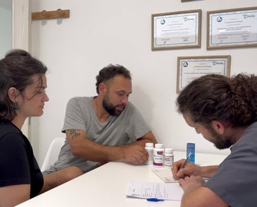 Aurelio_asesorando_a_clientes