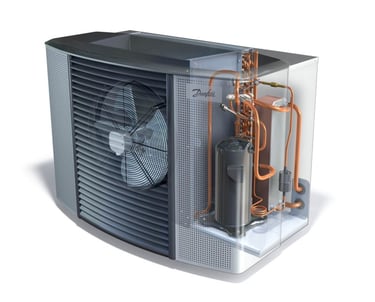 Tekirdağ’da ısı pompası tamiri yapan usta, dış ünite bakım ve gaz dolumu işlemi gerçekleştiriyor.