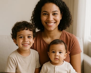 Mae com um filho de 4 anos e outro de 1 ano no colo
