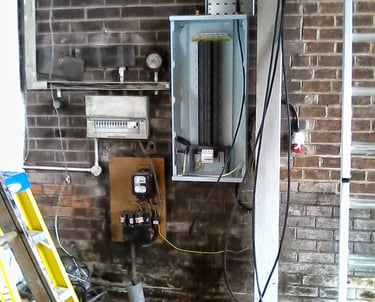 Three phase distribution board