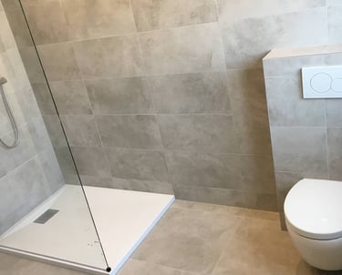 Inloopdouche en hangtoilet 