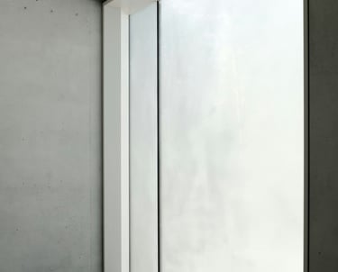 Ventana paño fijo, aluminio blanco, triple vidrio, habitacion moderna