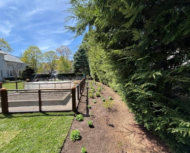 landscaping-along-fenced-in-garden.jpg