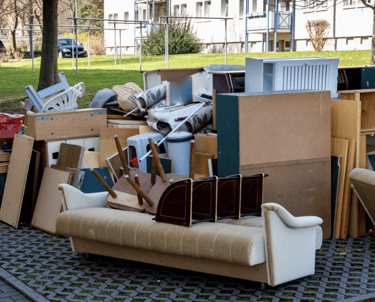 encombrants sur le trottoir