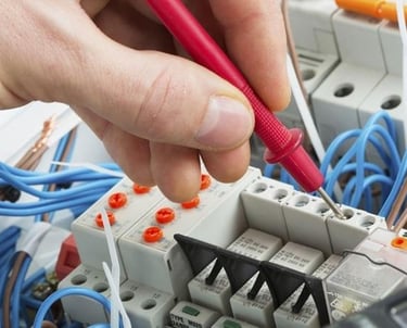 Impianti elettrici civili e industriali a Siracusa, installazione sicura e certificata