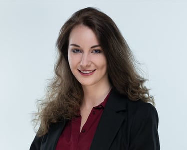 Professionelles Business-Portrait einer Frau im schwarzen Blazer – Bewerbungsfoto aus dem Fotostudio Chur