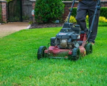 Lawn mowing service Fairfield OH clean cut grass