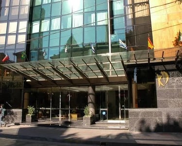 Imagen de la puerta de ingreso del Hotel King David