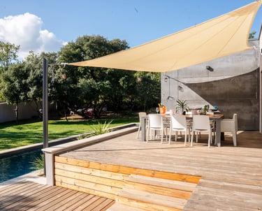 terrasse bois avec piscine