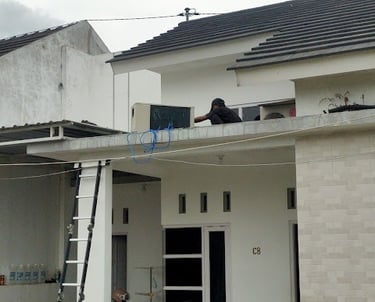 Selain service, kami juga melayani pasang AC. Pemasangan dilakukan dengan rapi dan disesuaikan 