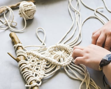 Acercamiento de elaboración de artesanía textil