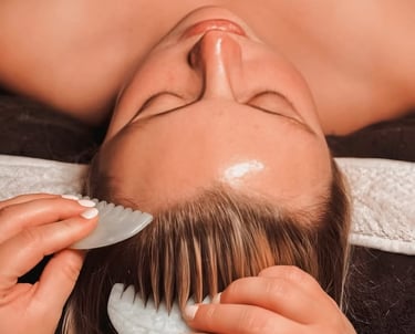 masaje 90' cabeza y cuello y rostro con guasha de jade , cepillo de madera