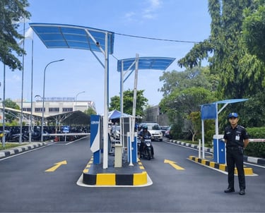 integrasi alat parkir dan beserta petugas parkir yang bertugas