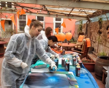 Company graffiti workshop Hamburg team building activity / Graffiti Workshop Hamburg Teamevent Firmenaktivität