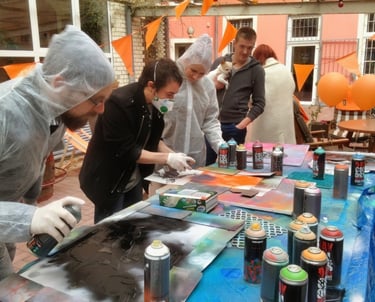 Team building graffiti workshop in Hamburg with group painting, Firmenevent und Street Art Workshop mit Teilnehmern