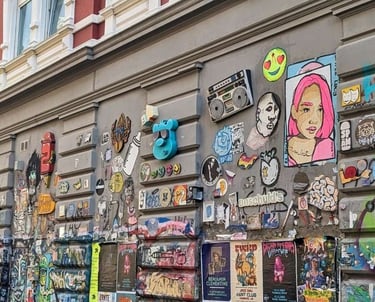 Street art and stickers in Sternschanze Hamburg, Street Art und Sticker an Hauswand im Schanzenviertel Hamburg