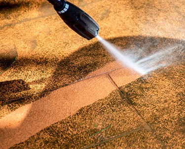 Professional pressure washing for interlocking brick and concrete driveways in GTA