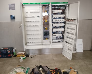 Electric commercial electrical wiring and electrician Roldan Torre Pacheco Professional Electrician 