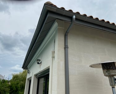 zinguerie, pose gouttières, réparation zinc, étanchéité toiture