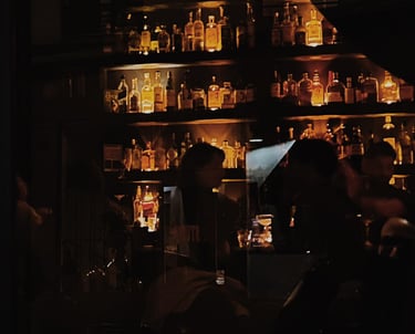 speakeasy cocktail bar atmosphere in oberkampf paris