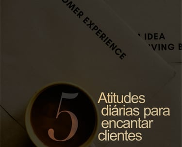 Mesa com pastas e café com a frase "5 Atitudes diárias para encantar clientes"