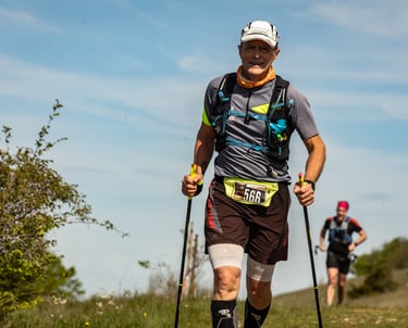 traileur en train de courir en montagne 