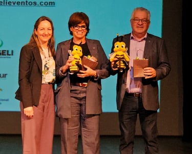 Paulo e Nira Angeli juntamente com a Presidente da Adetur Josi Borelli
