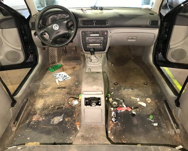  Salonų cheminis valymas/dažymas Atliekamas detalus cheminis valymas su daliniu arba pilnu salono 