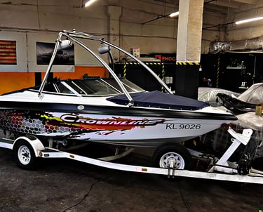  Lipdukų/reklamos gamyba, klijavimas Pavienių detalių kaip chromai, apdailos, langų apvadai, stogas,