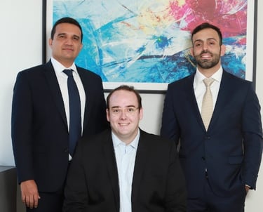 Imagem dos sócios OES Advogados