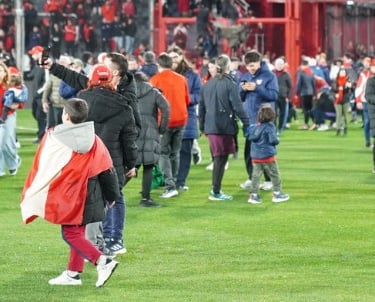 reclamos por daños en estadio de futbol