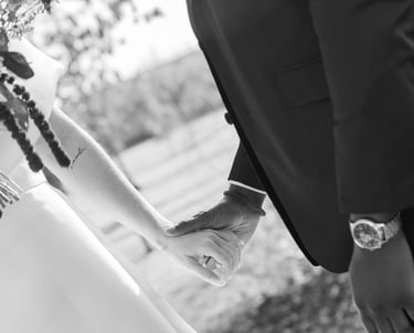 photo golden hour couple : mariage intimiste