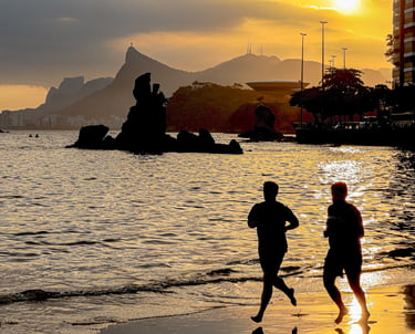 Pedra_do_Índio_e_a_corrida_na_Praia_de_Icaraí