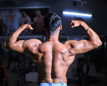 Homem fitness e musculoso 