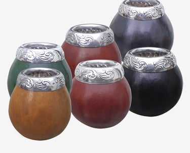 A group of mate gourds of different colors with an exclusive design, chiseled aluminum ferrule.