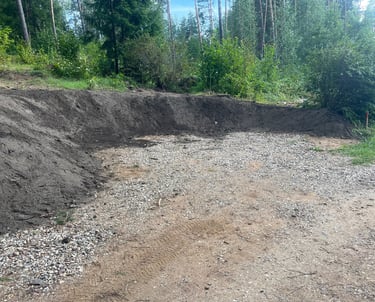 Sutvirtintas šlaitas užpilamas gruntu