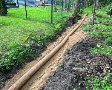 Drenažo įrengimas sklype žemės lyginimo metu