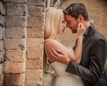 Séance photo de couple avec un regard droit dans les yeux