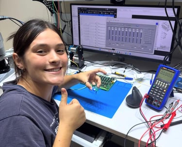 Anabella - ótima estudante de eletrônica