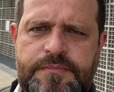 Alexsandre Avila, Técnico eletrônico formado em 1991 e com vasta experiência na industria de ROV.