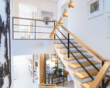 Escalera con barandilla moderna