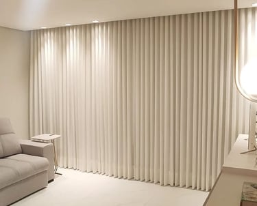 A Brise Cortinas e Persianas é especialista em cortinas sob medida, persianas modernas, rolos e blac