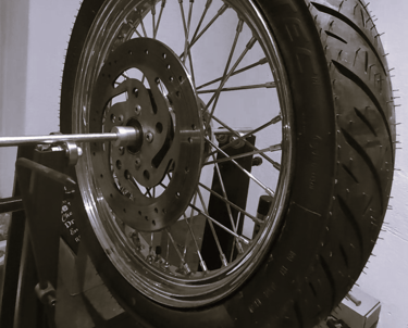 Motorrad Reifen Wuchten