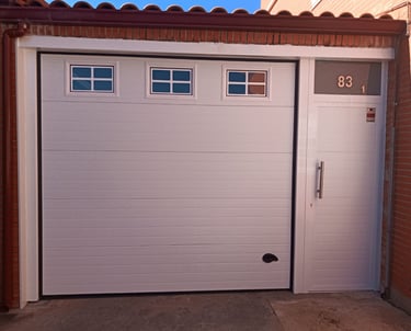 Puerta de garaje seccional con motor en Fuenlabrada