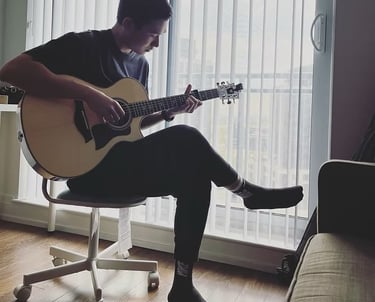 Guitar lesson at Toronto Chinese Music School