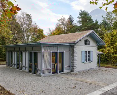 Photo de la salle prise de l'extérieur 1