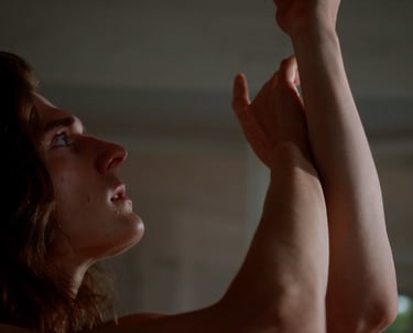 GORIGO creatividad publicitaria chico joven bailando ballet