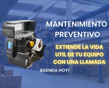 Impresora industrial de etiquetas con mantenimiento preventivo en entorno logístico
