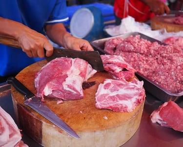 memotong daging