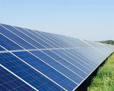 Lavage de panneaux photovoltaïques DG Services dans toute la Suisse +30% d'efficacité énergétique